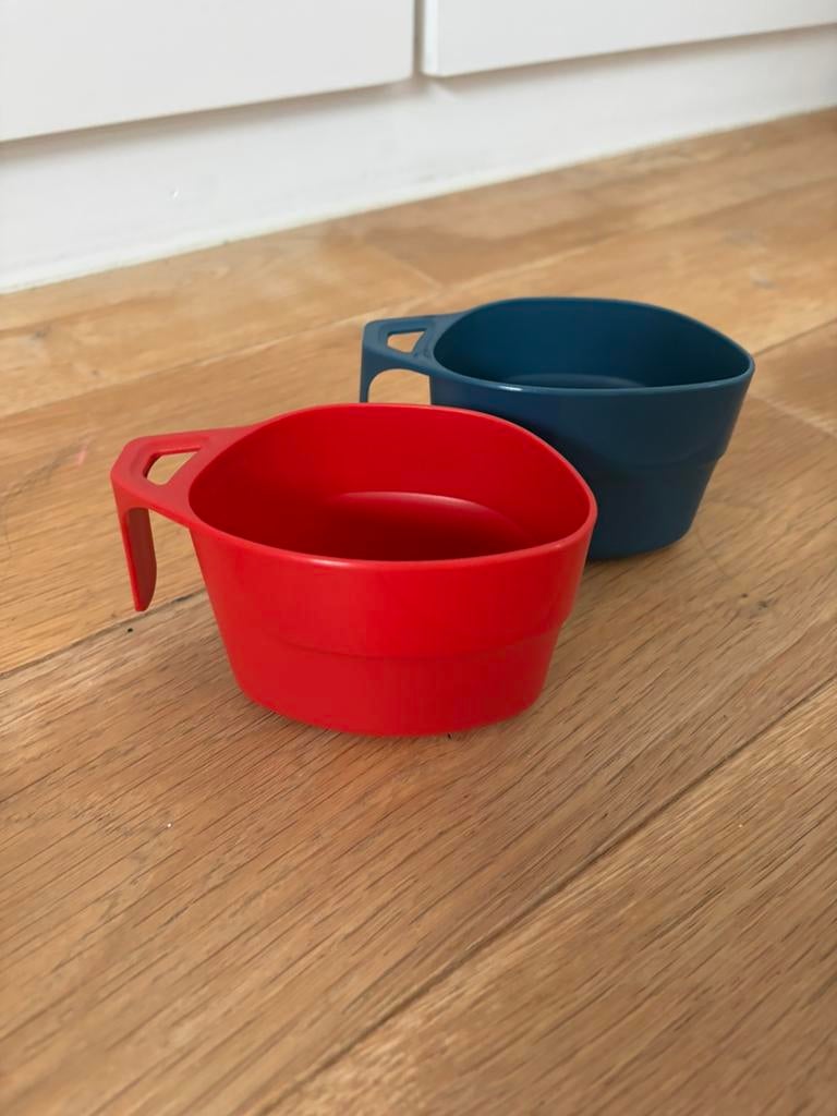 Plastic bekers, Ophalen, Zo goed als nieuw