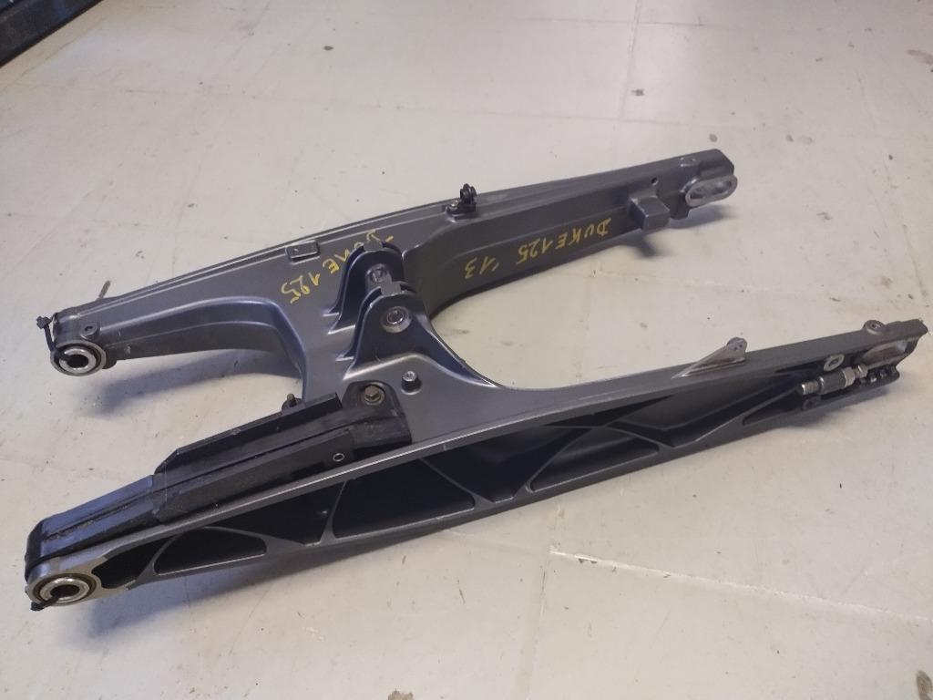 ktm duke 125 van '11-'16  achterbrug, Ophalen of Verzenden, Gebruikt