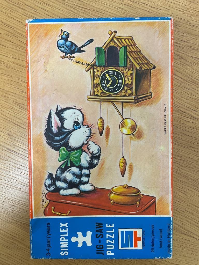 Puzzel Poesje aan klok (24 stukjes), Ophalen of Verzenden, 10 tot 50 stukjes, Gebruikt, 4 tot 6 jaar