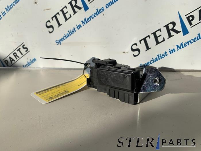 Mécanique de verrouillage hayon d'un Mercedes GLA, Autos : Pièces & Accessoires, 3 mois de garantie, Utilisé, -, -