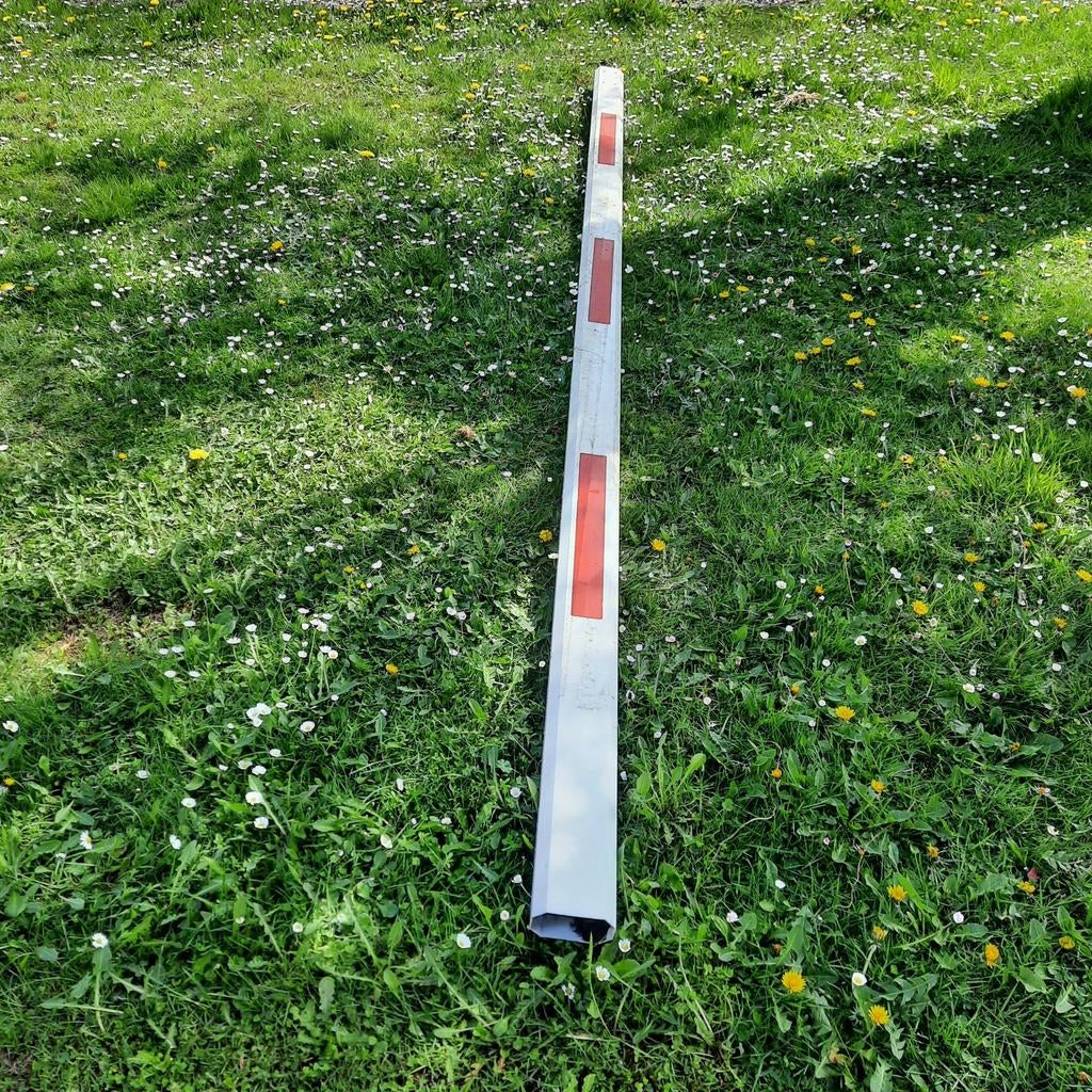 Slagboom ( profiel ) 3,30 m x 10 cm . In aluminium ., Doe-het-zelf en Bouw, Ophalen, Gebruikt