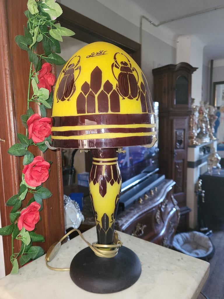 Lampe enpate de verre signé, Antiquités & Art, Antiquités | Éclairage, Enlèvement ou Envoi
