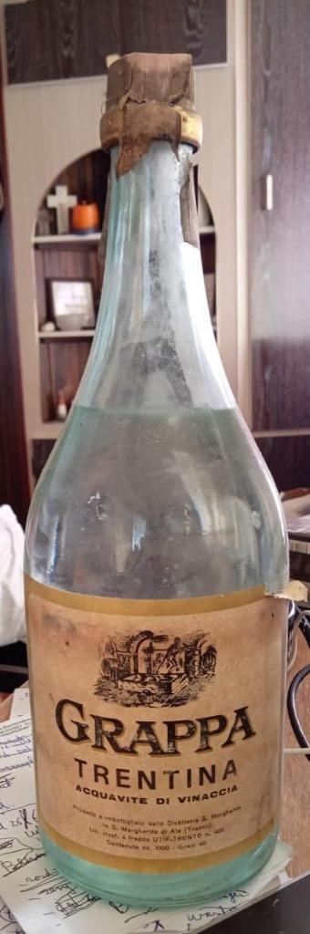 heel oude fles grappa trentina acquavite di vinaccia 1L, Verzamelen, Wijnen, Ophalen of Verzenden
