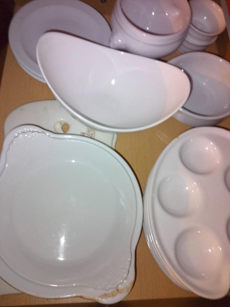 Vaisselles,verreries,pirex,inox 500 pièces, Maison & Meubles, Assiettes(s), Comme neuf, Enlèvement, Autres styles
