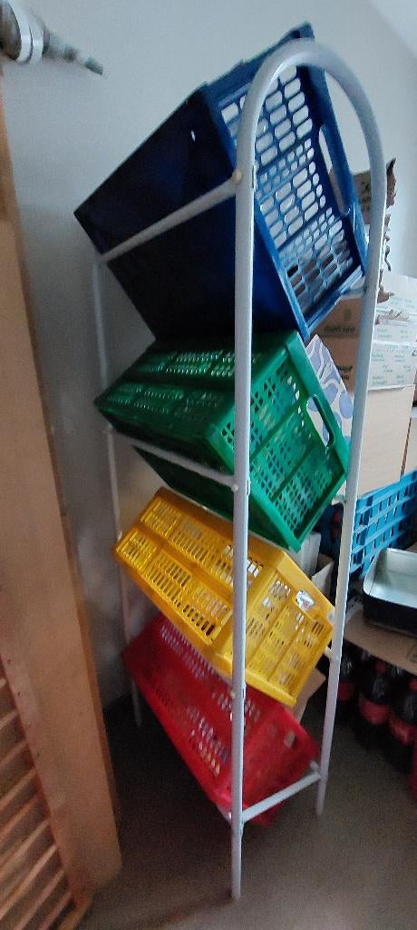 Stapelrek met bakjes, Zakelijke goederen, Ophalen