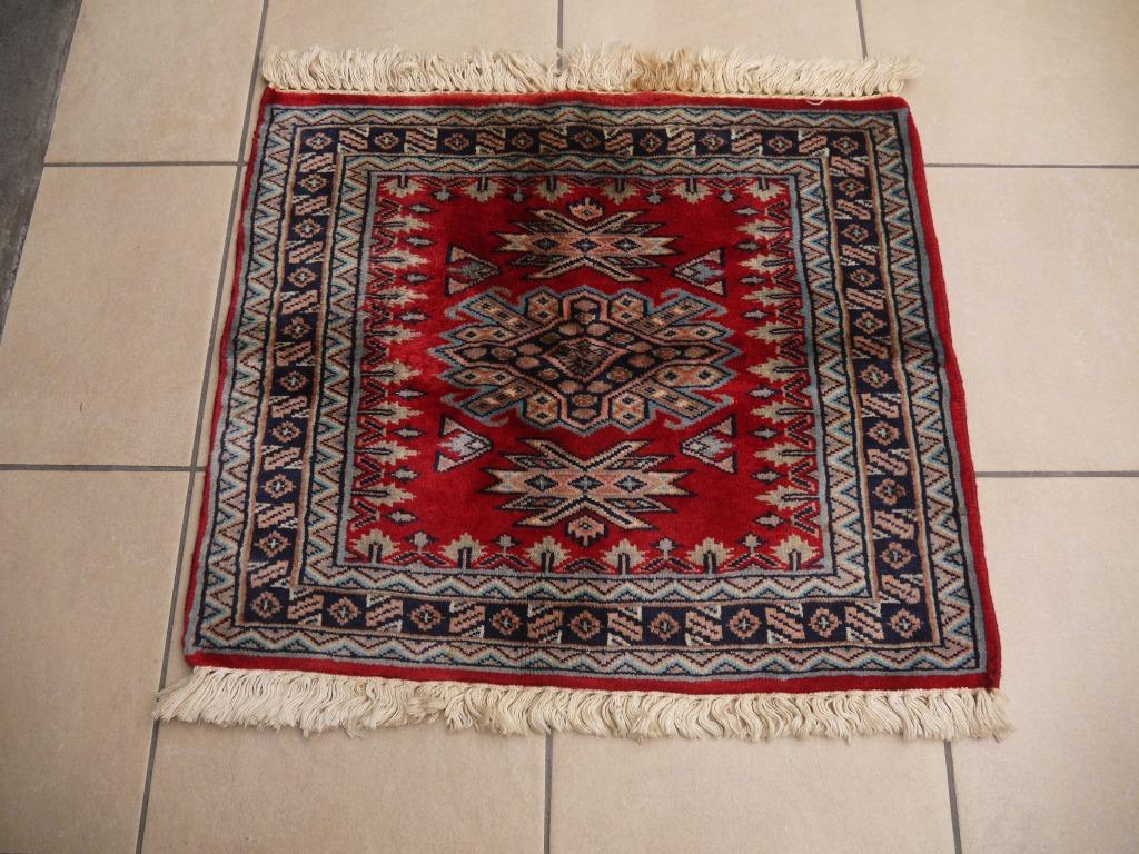 Tapis carré 63x63 cm, Enlèvement ou Envoi, Utilisé, Rouge, Carré