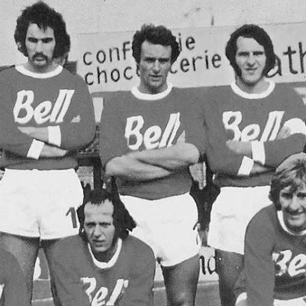Gezocht heel oude voetbal shirts