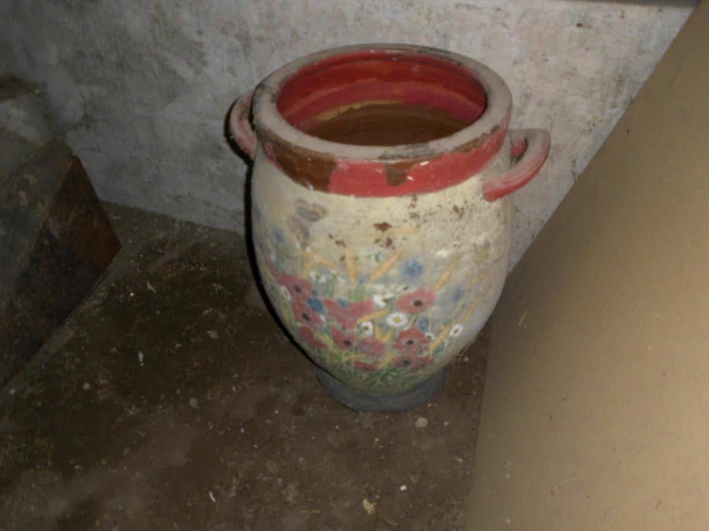 Grote oude pekelpot beschilderd , derde foto is de binnenkan, Enlèvement