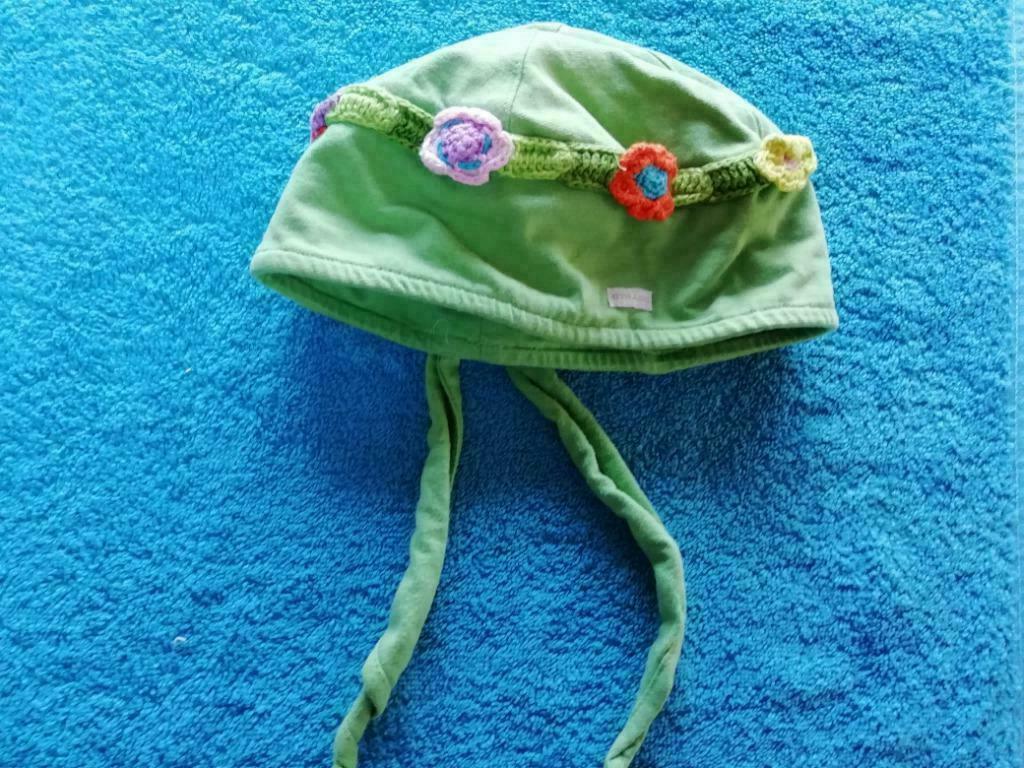 Chapeau vert / chapeau de soleil avec des fleurs en strass, Enlèvement ou Envoi, Autres types, Utilisé, ANDERE