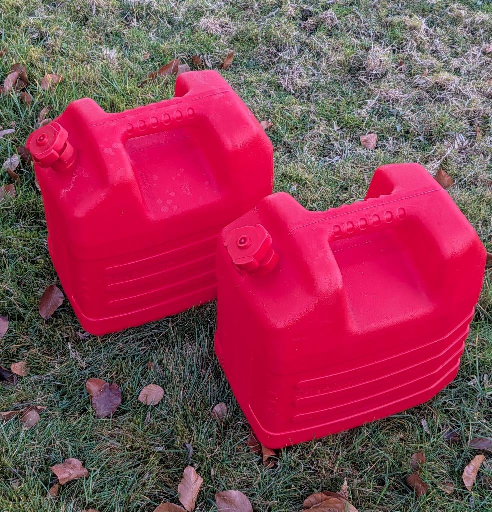 2 Bidons de 20 litres pour transporter de l'essence, Enlèvement, Utilisé