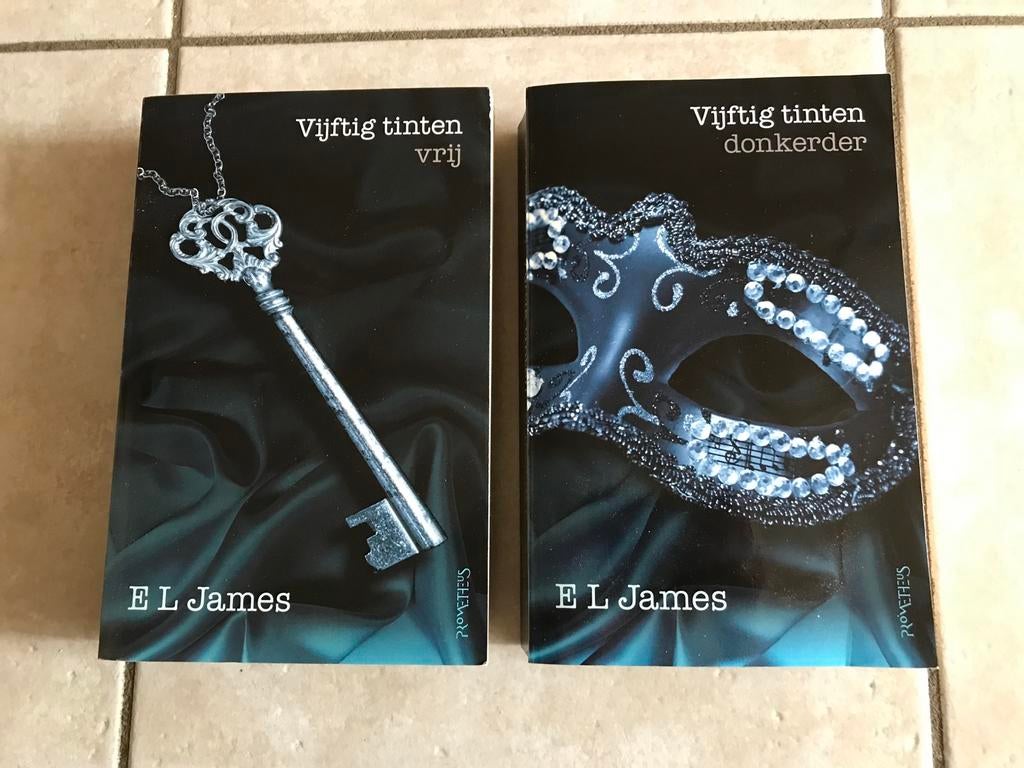 Vijftig tinten donkerder en Vijftig tinten vrij, Ophalen of Verzenden, Zo goed als nieuw