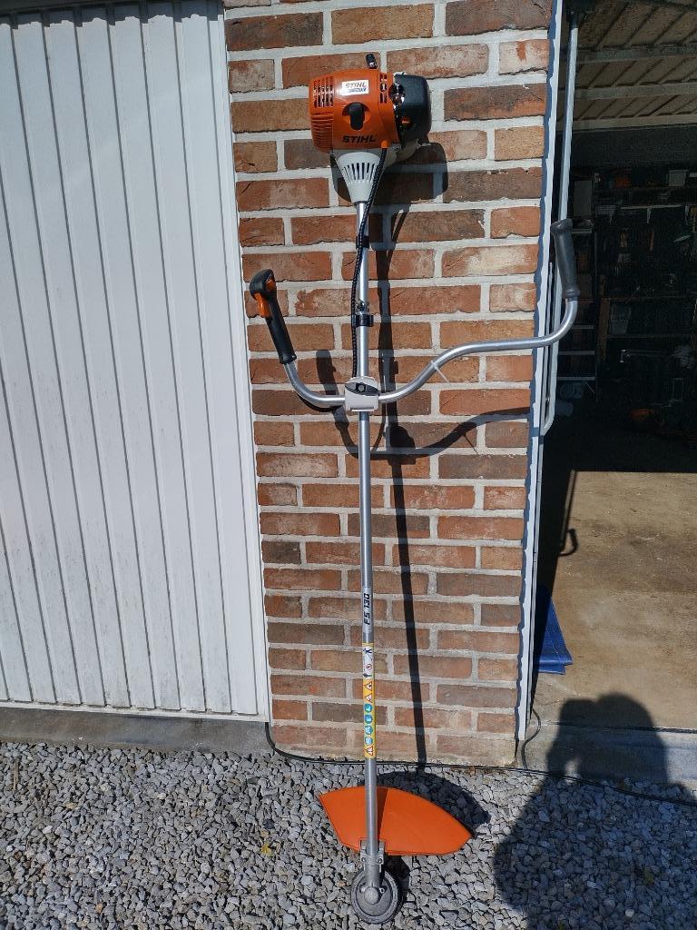 Débroussailleuse FS 130 STIHL + casque + harnais, Jardin & Terrasse, Débroussailleuses, Utilisé, Essence, 30 à 50 cm, Enlèvement