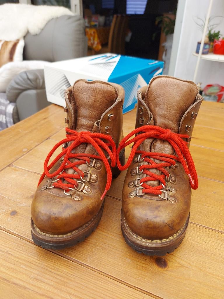 stevige lederen wandel of bergschoenen maat 38 Dachstein, Kleding | Dames, Schoenen, Ophalen of Verzenden