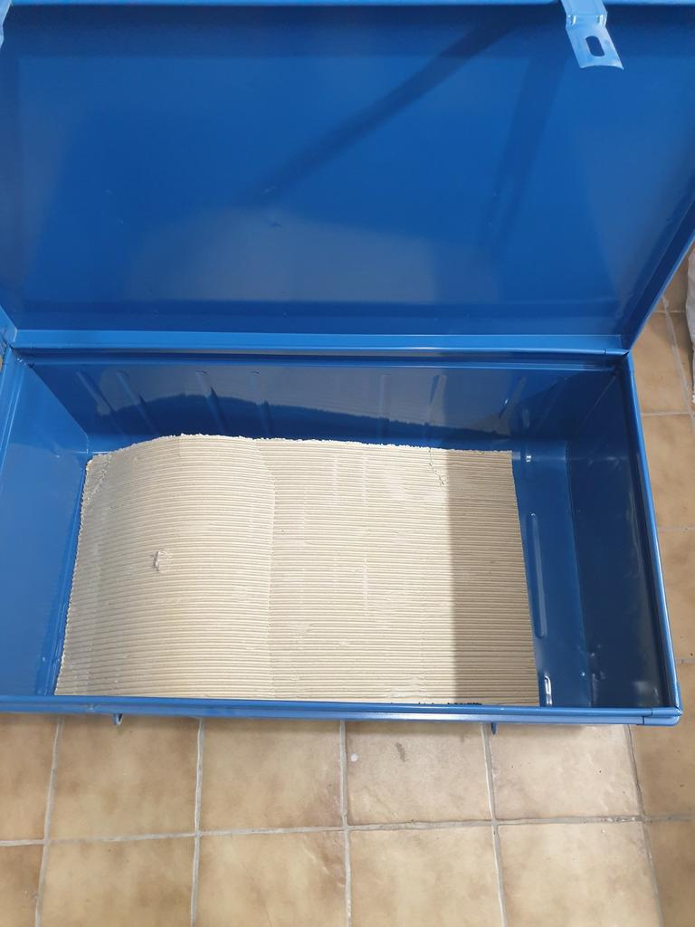 Tôle ďacier, Ophalen of Verzenden, Zo goed als nieuw