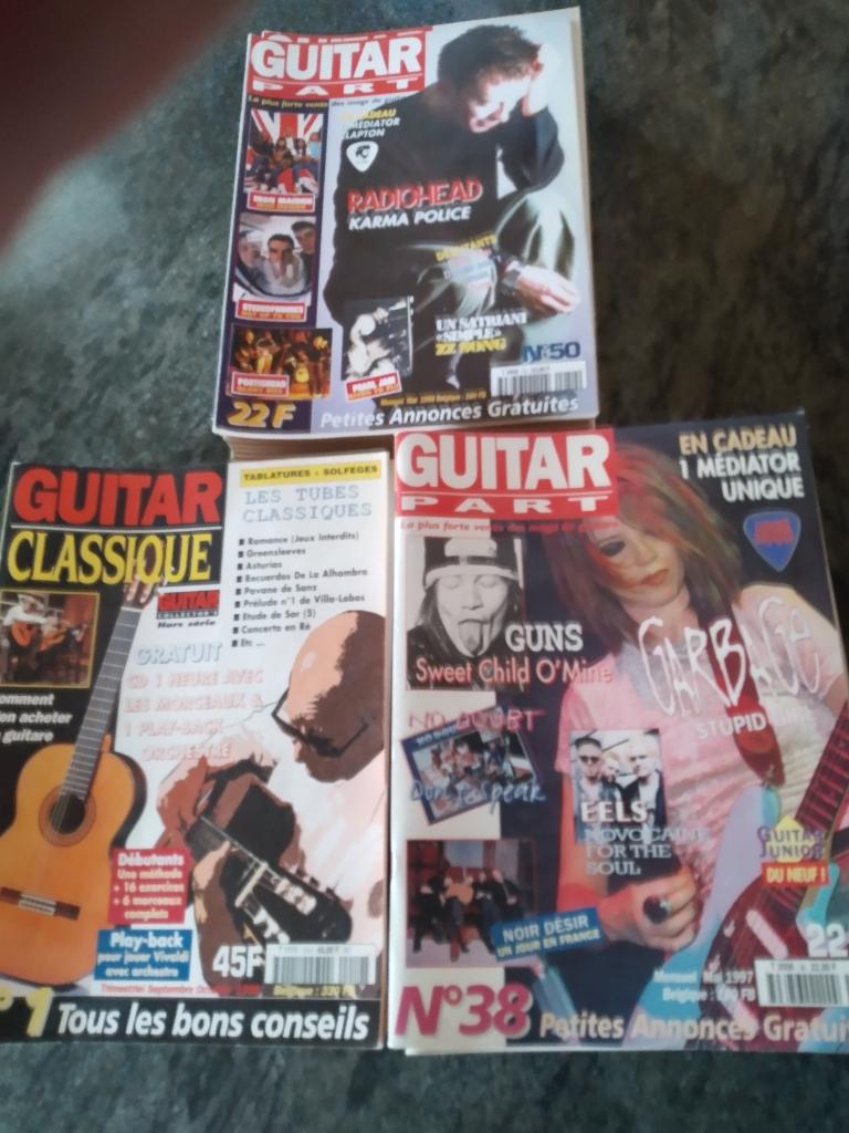 37 anciennes revues Guitar Part avec partitions, Enlèvement, Comme neuf, Instrument, Divers
