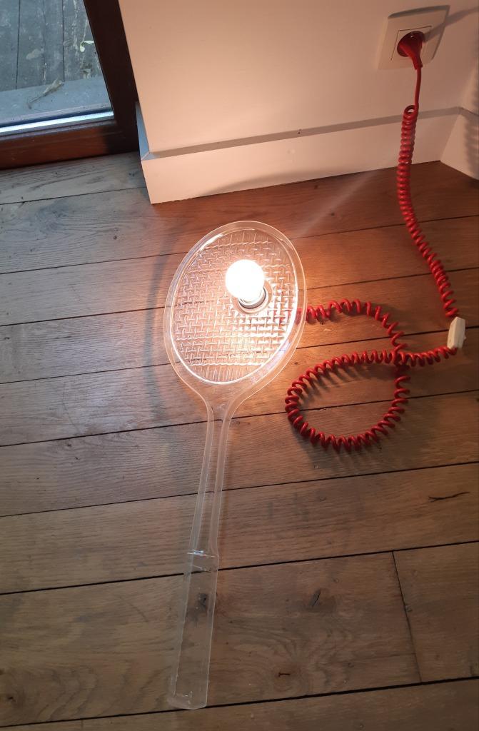 Vintage 1980 plastic wandlamp, vorm van een tennisracket, Antiek en Kunst, Antiek | Verlichting, Ophalen of Verzenden
