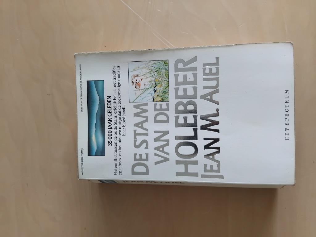 Boek De stam van de holebeer - Jean M. Auel, Boeken, Ophalen of Verzenden