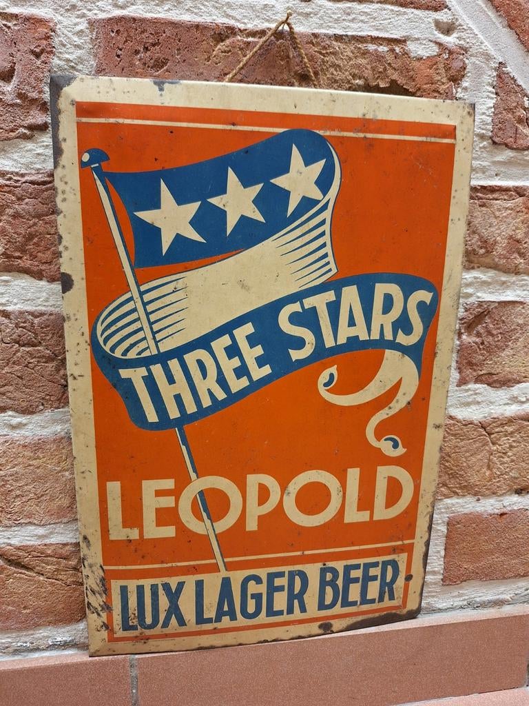 Enseigne publicitaire tôle 1948 bière Three Stars Leopold, Enlèvement ou Envoi, Utilisé, Panneau publicitaire