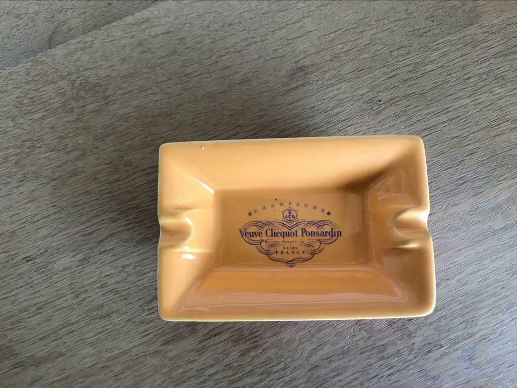CENDRIER VEUVE CLICQUOT, Enlèvement ou Envoi