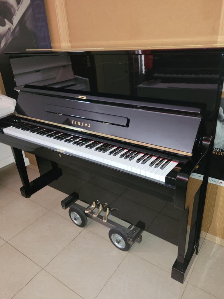 Piano Yamaha U1, huurprijs met koopoptie en huuraftrek, Ophalen, Gebruikt, Piano
