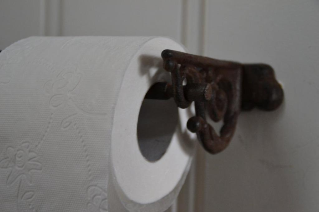 WC -Toilet Rolhouder - Gietijzer Krul Bruin - Landelijk, Huis en Inrichting, Ophalen of Verzenden, Nieuw, Bruin, Overige typen