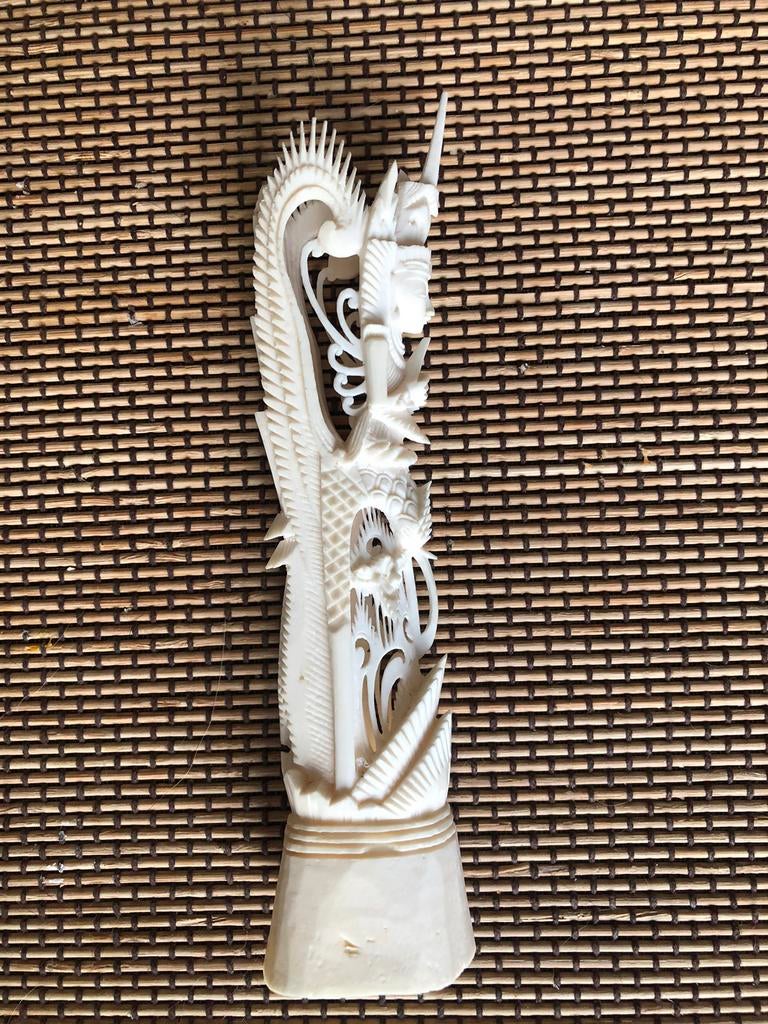 Statuette en os, ressemble a ivoire., Enlèvement ou Envoi