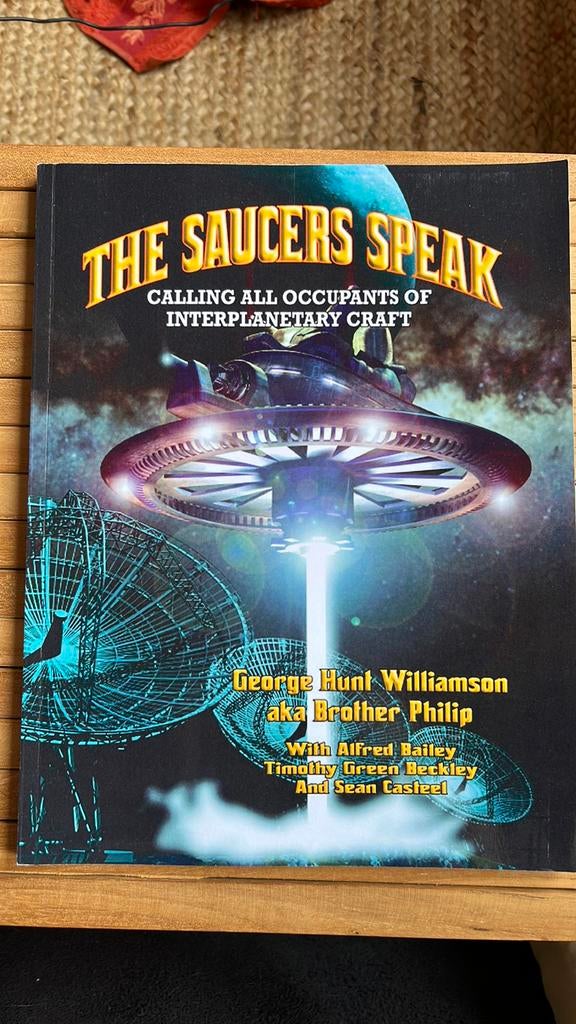 George Hunt Williamson - The saucers speak, Ophalen of Verzenden, Zo goed als nieuw