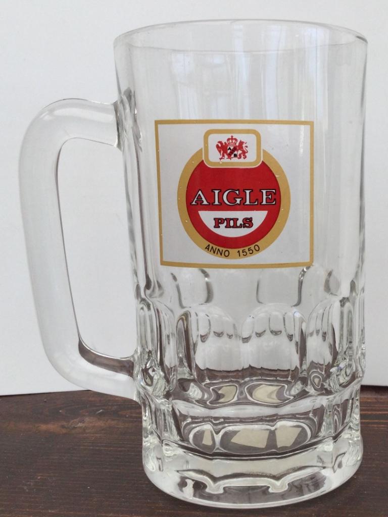 Bier brouwerij Bab Aigle pils anno 1550  embleem kroes Brugg, Verzamelen, Biermerken, Ophalen of Verzenden, Zo goed als nieuw