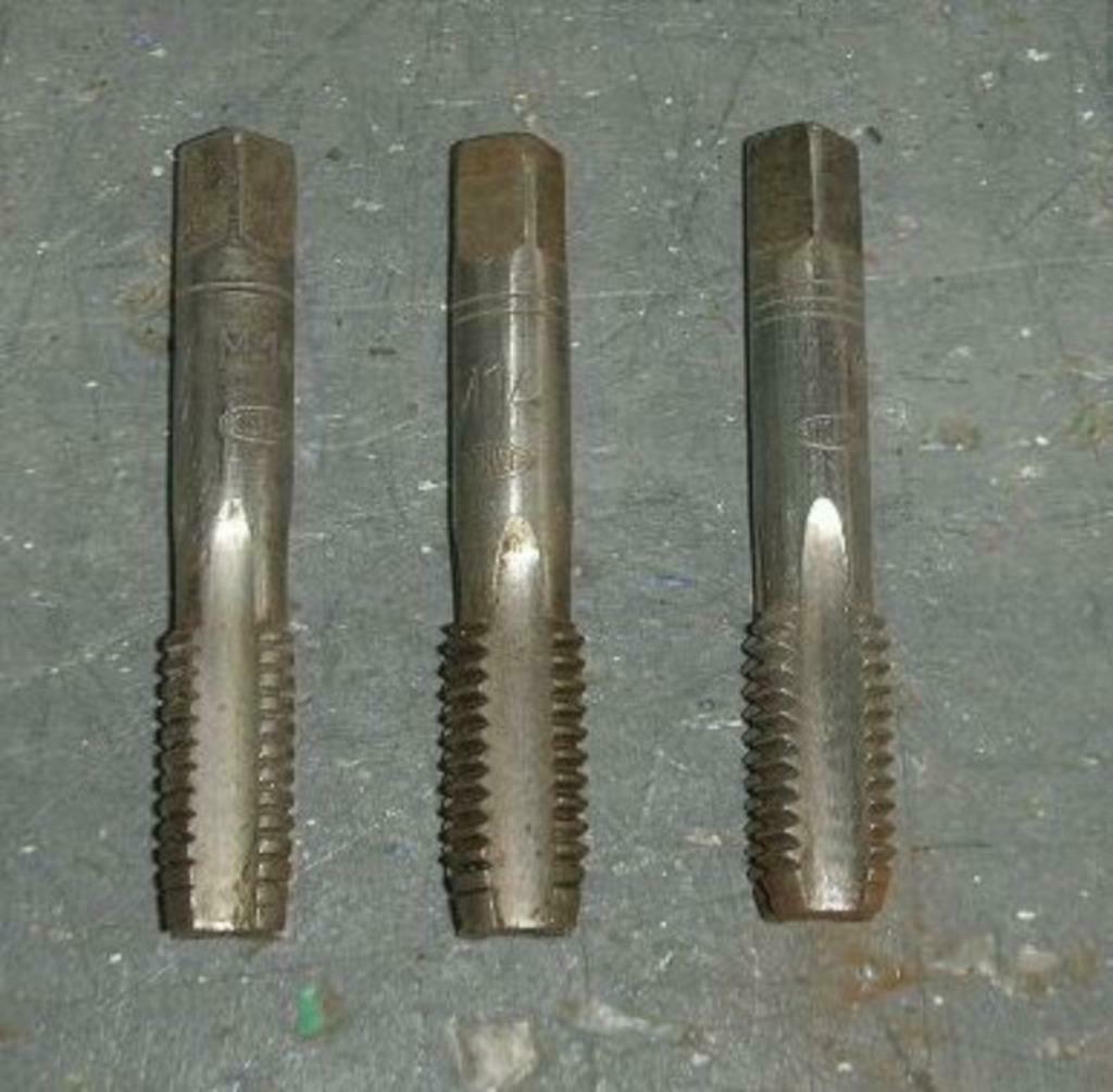 Tappen schroefdraad 14 mm, Ophalen of Verzenden, Zo goed als nieuw