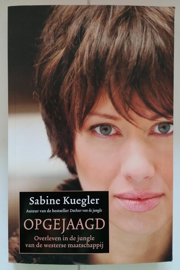 Sabine Kuegler - Opgejaagd, Boeken, Literatuur, Zo goed als nieuw, Ophalen of Verzenden