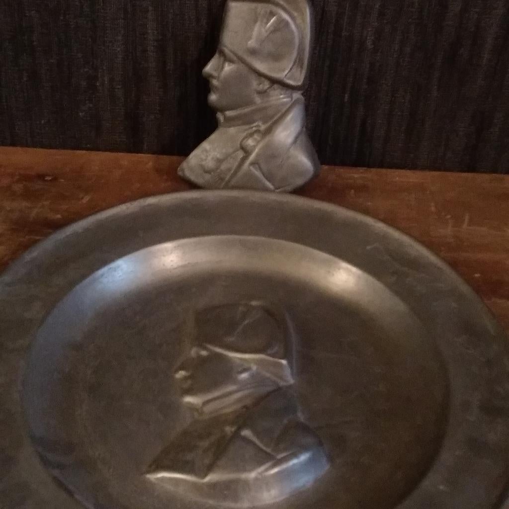 Grand plat Napoleo en étain rare et ancien avec moule, Envoi