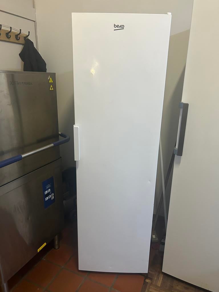 Vrijstaande koelkast 309L Beko zo goed als nieuw No frost, Ophalen, Zo goed als nieuw