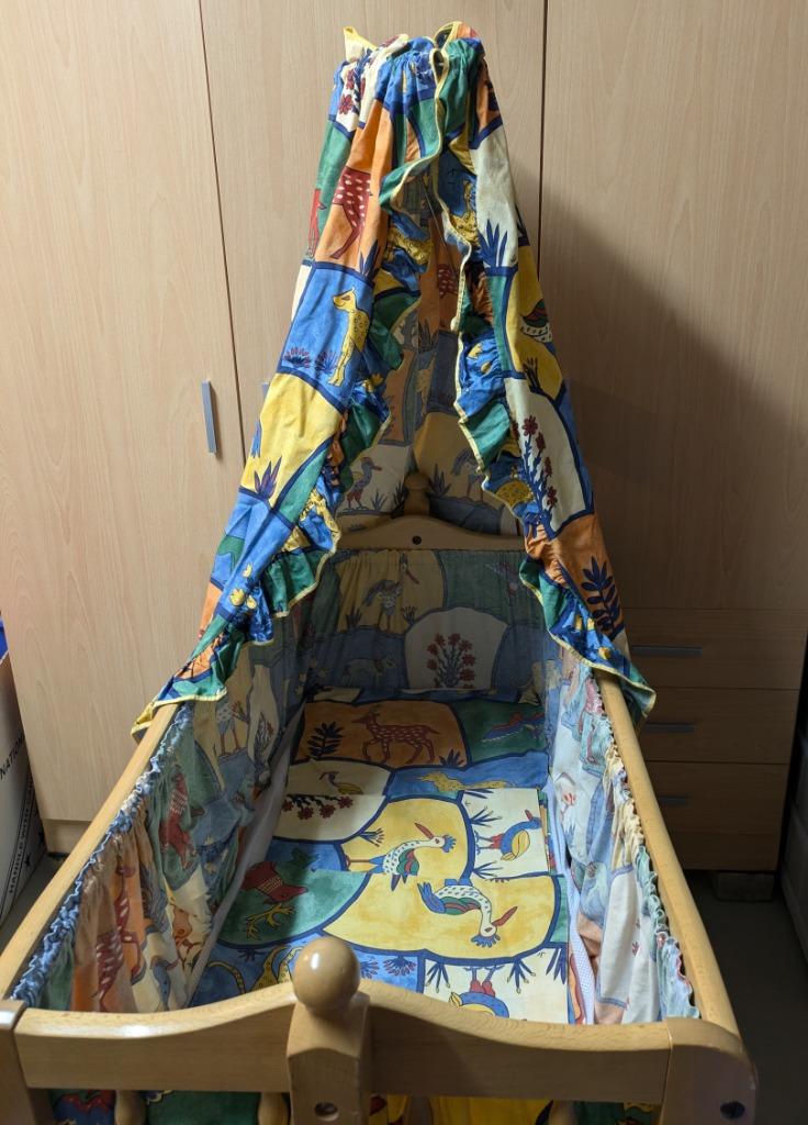 Vintage wieg met wiegfunctie op wielen matras en ledikant, Kinderen en Baby's, Ophalen, Gebruikt, Wieg