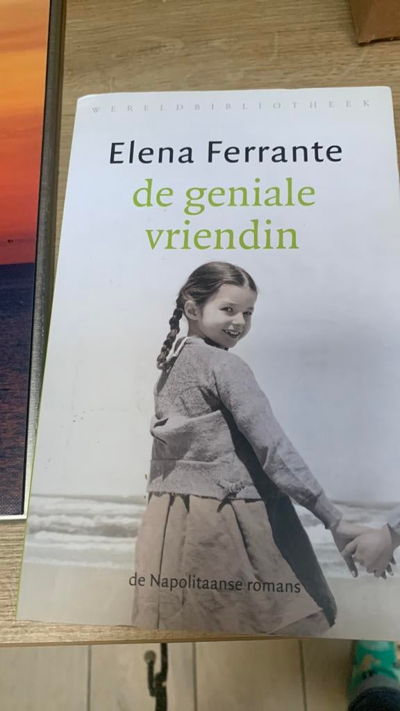 Elena Ferrante - De geniale vriendin, Ophalen of Verzenden, Zo goed als nieuw, Elena Ferrante