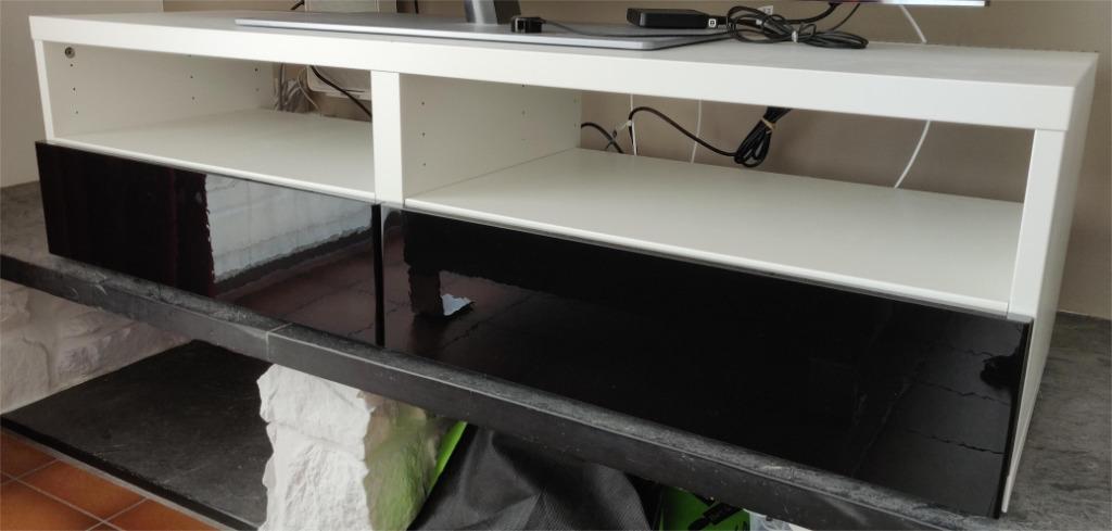 TV kast, Enlèvement, Utilisé