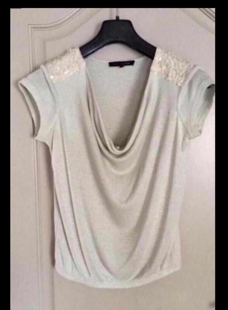 Beigekleurig trui met afhangende mouw., Lola & Liza, Beige, Ophalen of Verzenden, Zo goed als nieuw