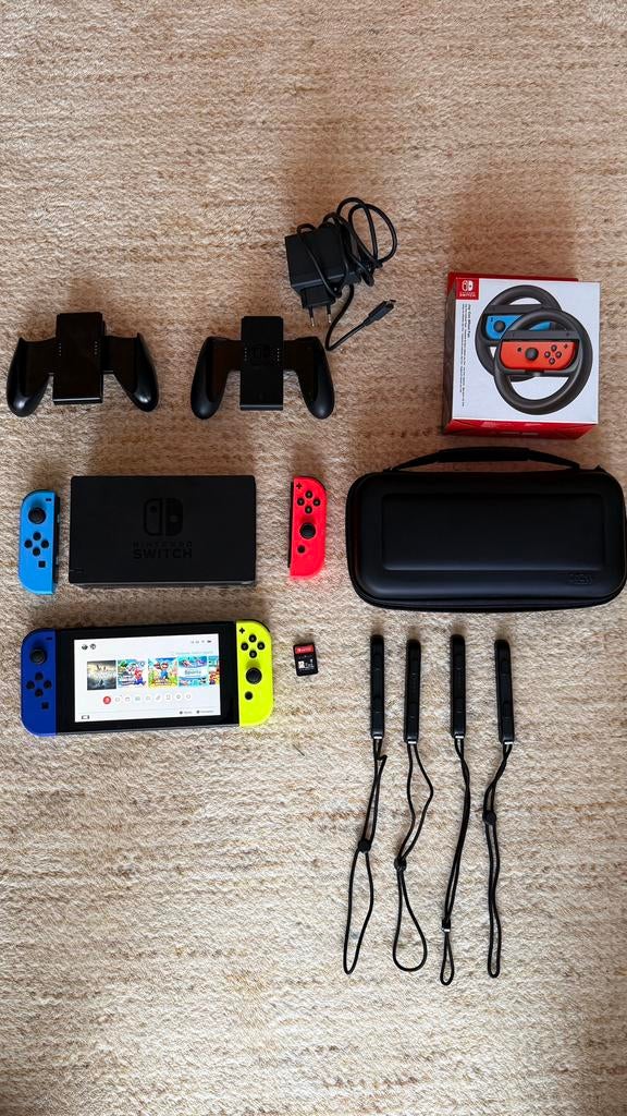 Nintendo switch met 4 controllers, etui, zeer goede staat, Ophalen, Zo goed als nieuw
