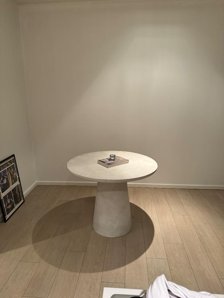 Betonlook eettafel, Huis en Inrichting, Tafels | Eettafels, Ophalen, Gebruikt, Vier personen, Rond