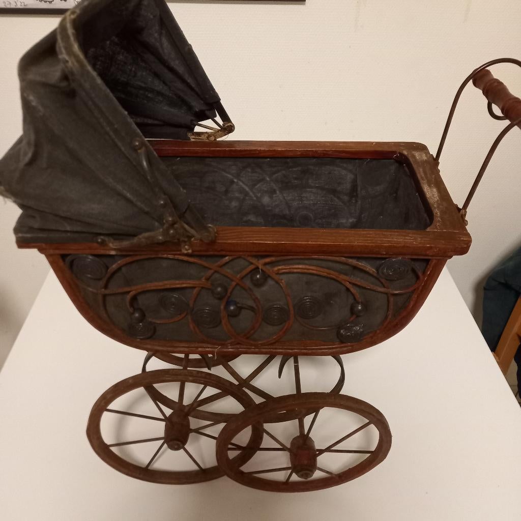 Antieke Poppenwagen – Decoratief Vintage Stuk ( 1900–1940), Antiek en Kunst, Ophalen