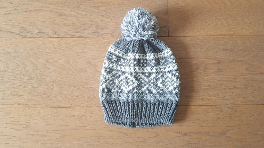 Muts met pompom, Ophalen, Zo goed als nieuw, Muts
