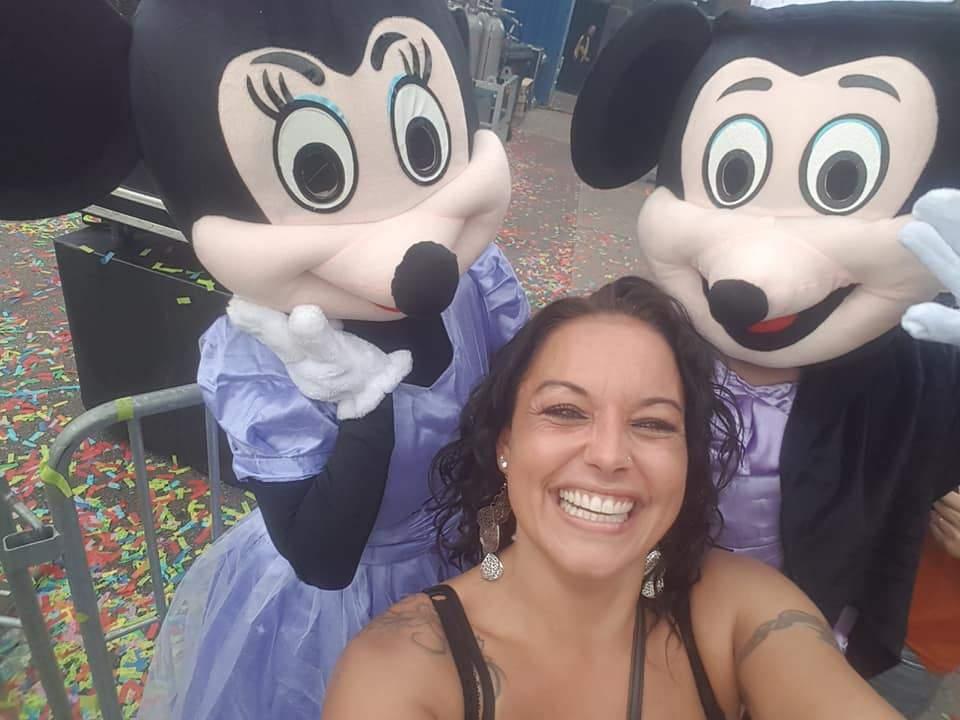 Mascotte kostuums - Mickey & Minnie Mouse, Hobby en Vrije tijd, Ophalen, Zo goed als nieuw, Kostuum