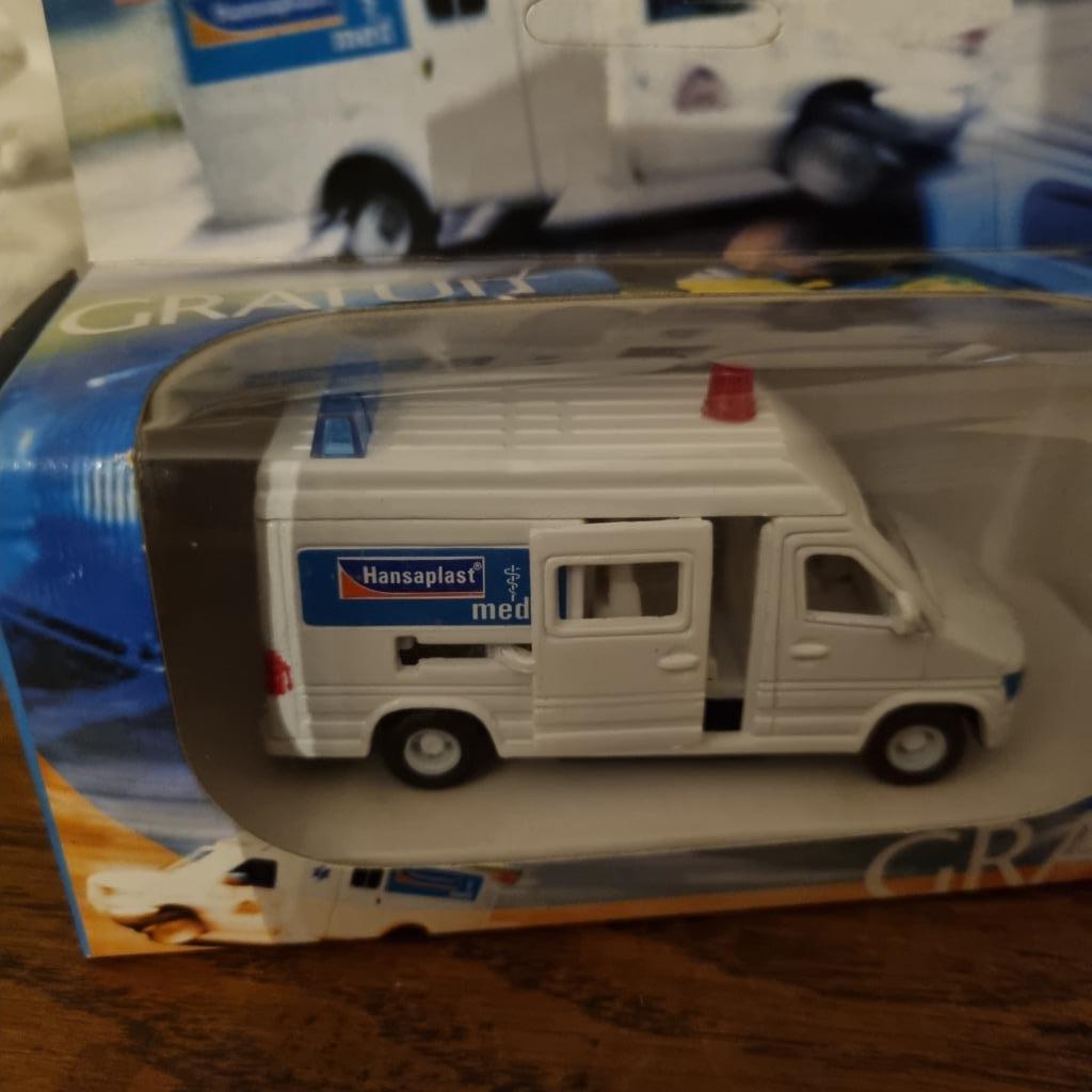 2 Modèles réduits  ambulance +Valisette Médicale Hansaplast, Verzamelen, Complete verzamelingen en Collecties, Ophalen of Verzenden