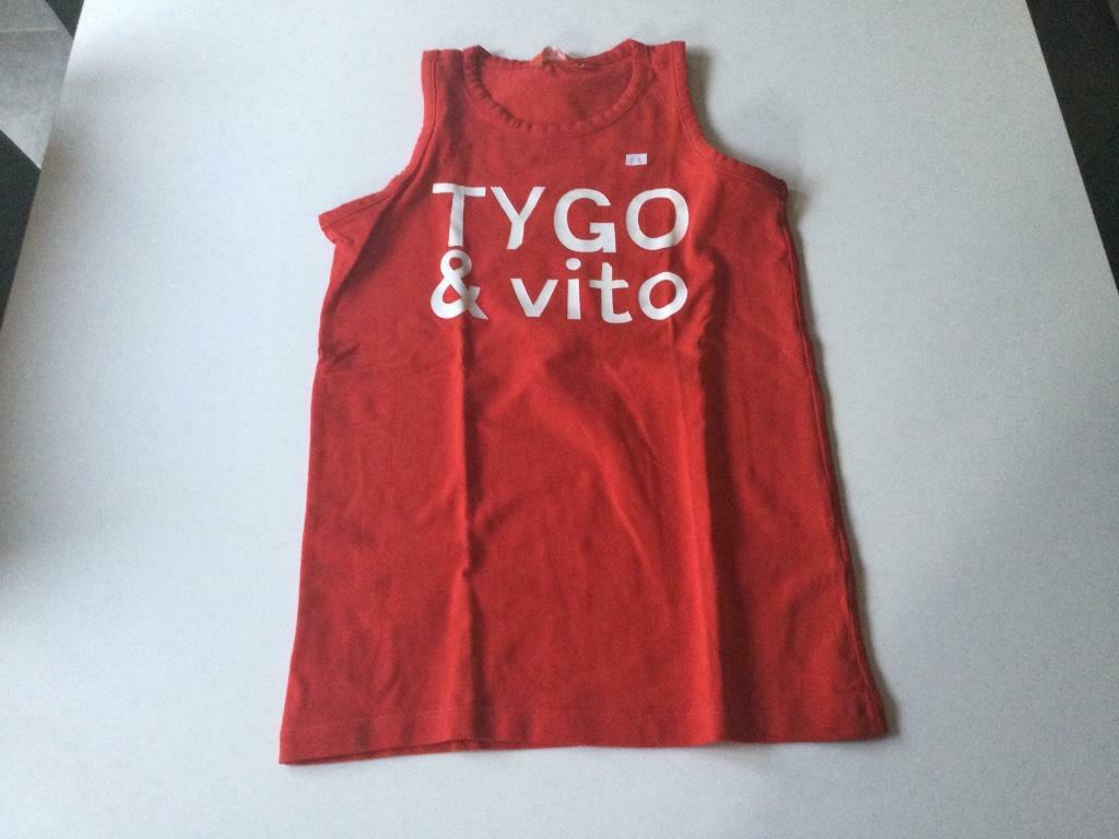 2 t-shirts zonder mouwen Tygo en Vigo maat 134-140, Enlèvement ou Envoi, Comme neuf, Tygo en Vigo, Garçon