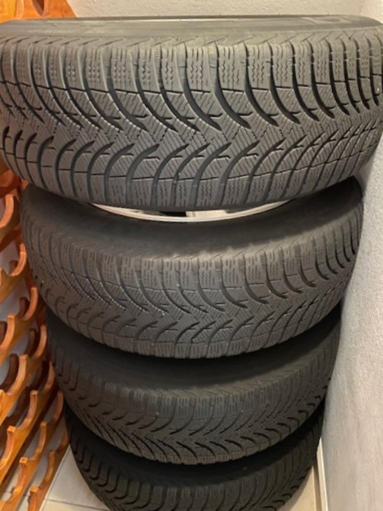 Winterbanden Volvo V60 op velg, Auto-onderdelen, Ophalen, Winterbanden