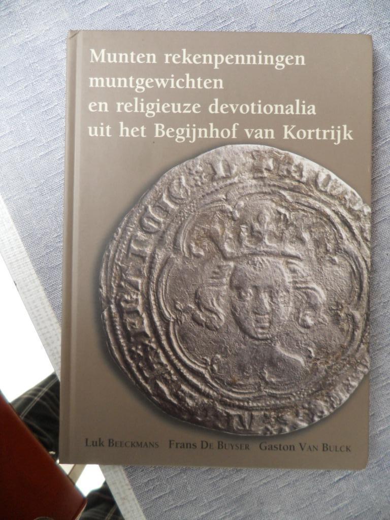 munten uit het begijnhof van kortrijk, Boeken, Geschiedenis | Stad en Regio, Zo goed als nieuw, Ophalen of Verzenden