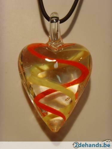 bracelet en cuir avec coeur en verre de murano, Neuf, Autres couleurs, Avec pendentif, Autres matériaux