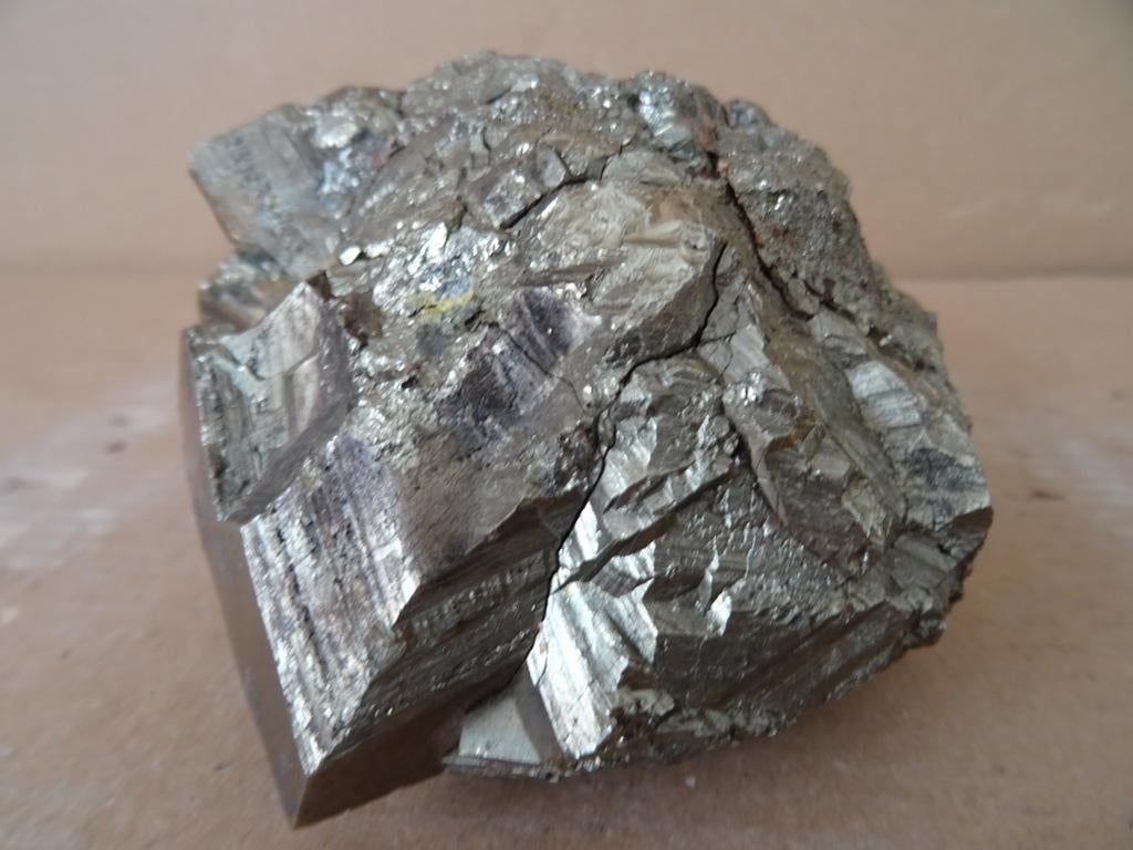 Curiosa grote pyriet steen kubuspyriet op matrix 13x11x6cm, Ophalen of Verzenden, Mineraal