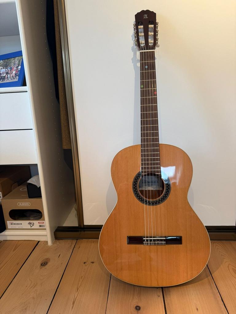 Gitaar alhambra klassiek, Ophalen