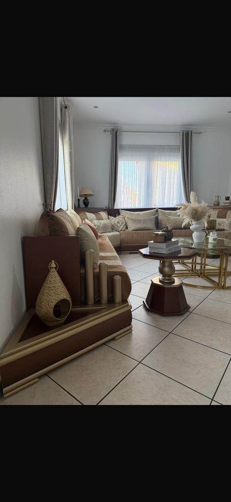 Salon marocain, Enlèvement