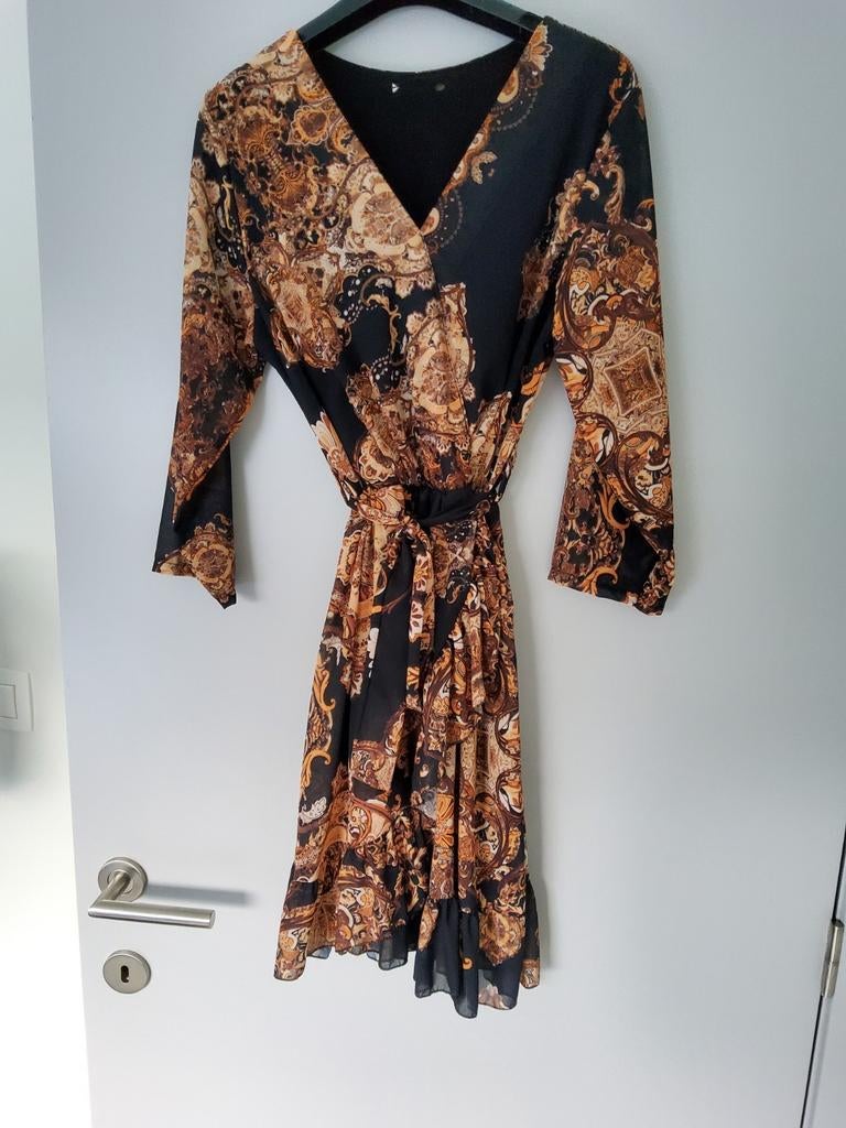 Robe noire terre de sienne, Comme neuf, Noir, Terra di Siena, Enlèvement ou Envoi